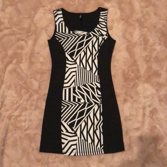 Black & white bodycon dress ((FreeGift wPurchase)) - Picture 2 of 5